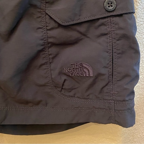 THE NORTH FACE Men Dark Gray Cargo Athletic Hiking Outdoor Shorts Size Small - Picture 3 of 8